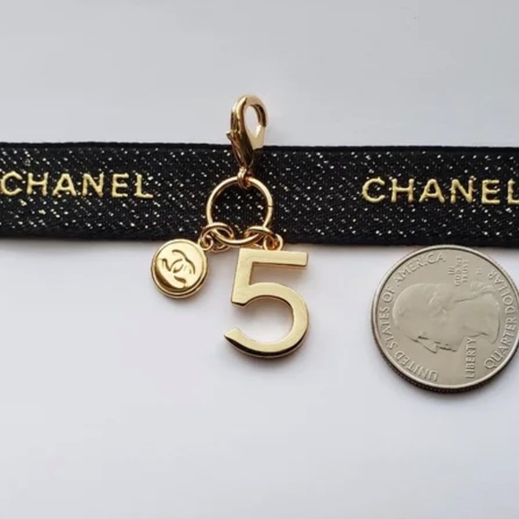 100% Authentic CHANEL Cosmetics Limited Edition Holiday Double Charm 5 P… - Picture 4 of 4